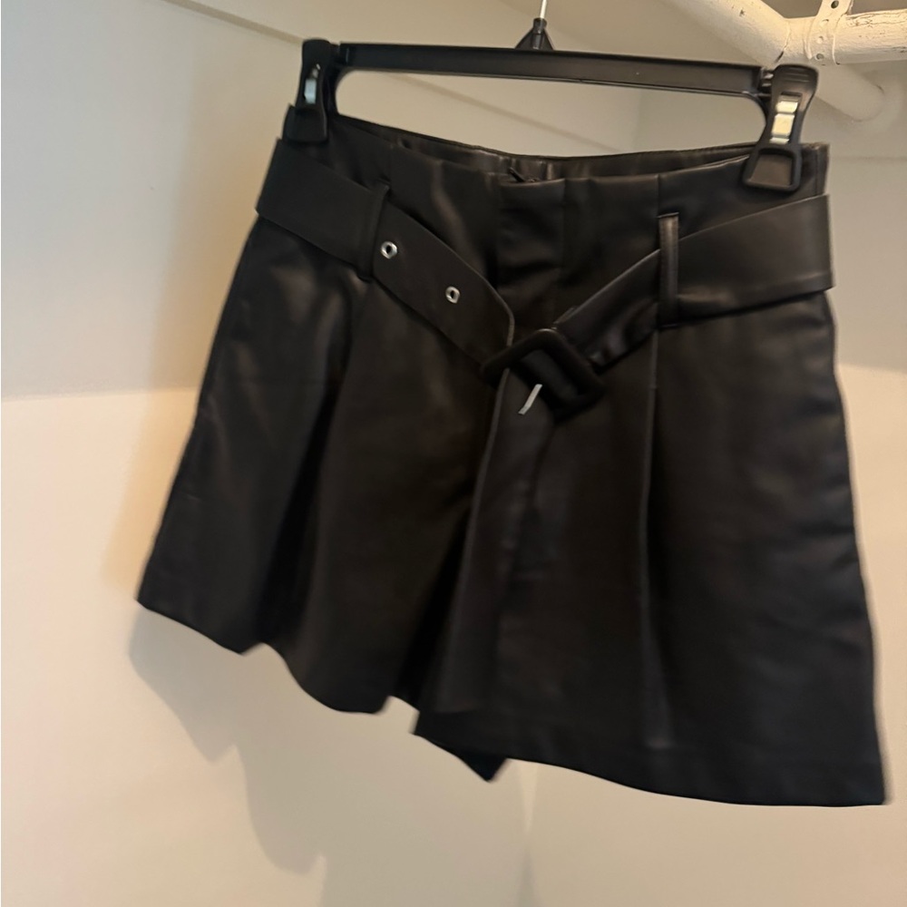 Black Faux Leather Belted Shorts Zara size XS NWT